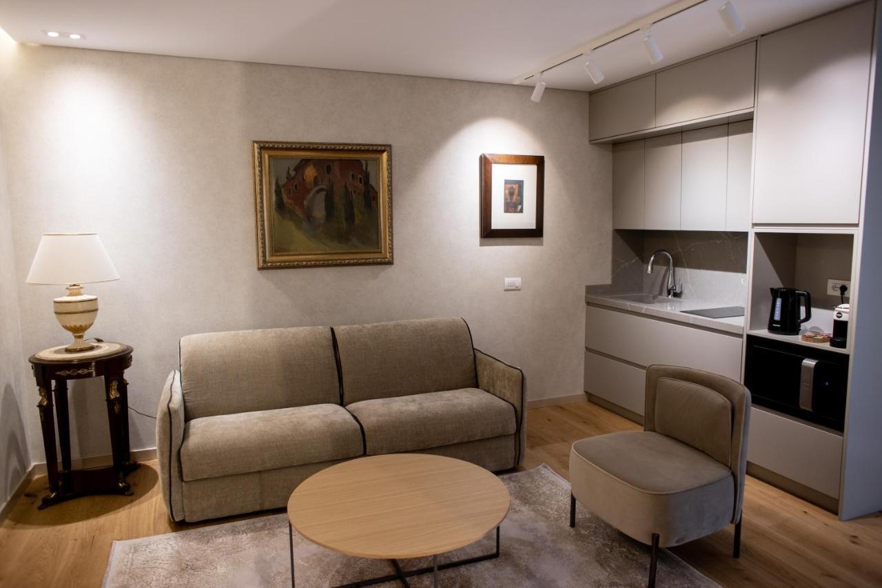Seven Luxury * Tiranë